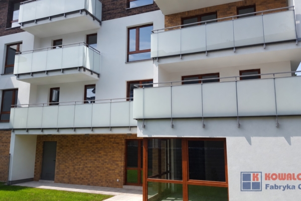 Poprzeczna Warszawa – okna i drzwi balkonowe, realizacja Kowalczyk Fabryka Okien